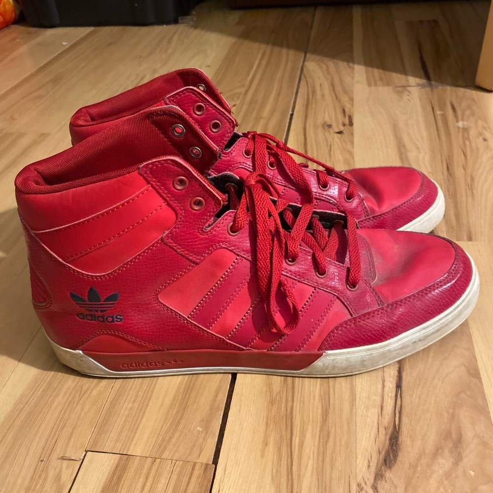 Adidas Hard Court Mens 12.5
Hightop Sneakers